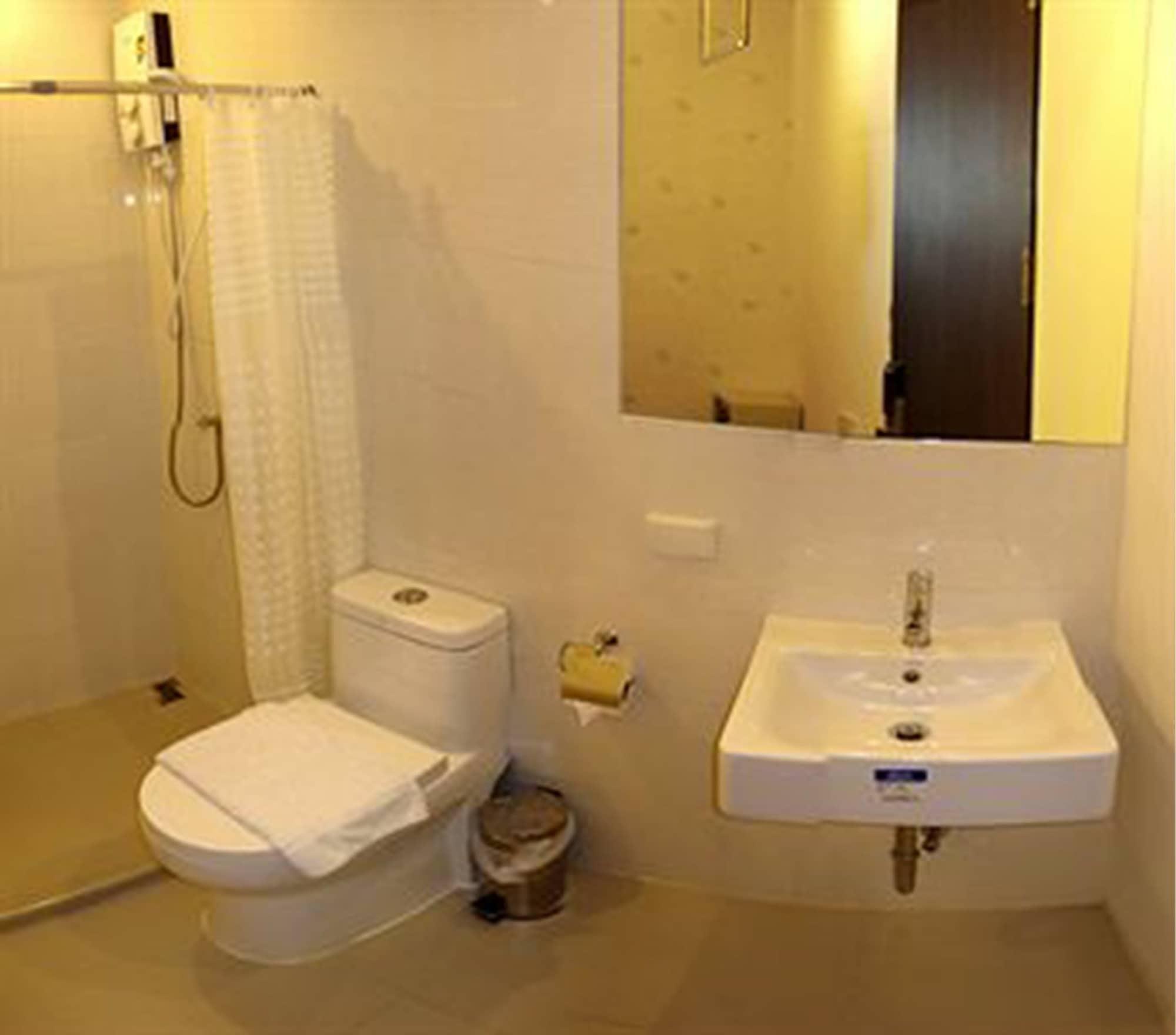 Nantra Sukhumvit 39 Hotel Bangkok Exterior photo