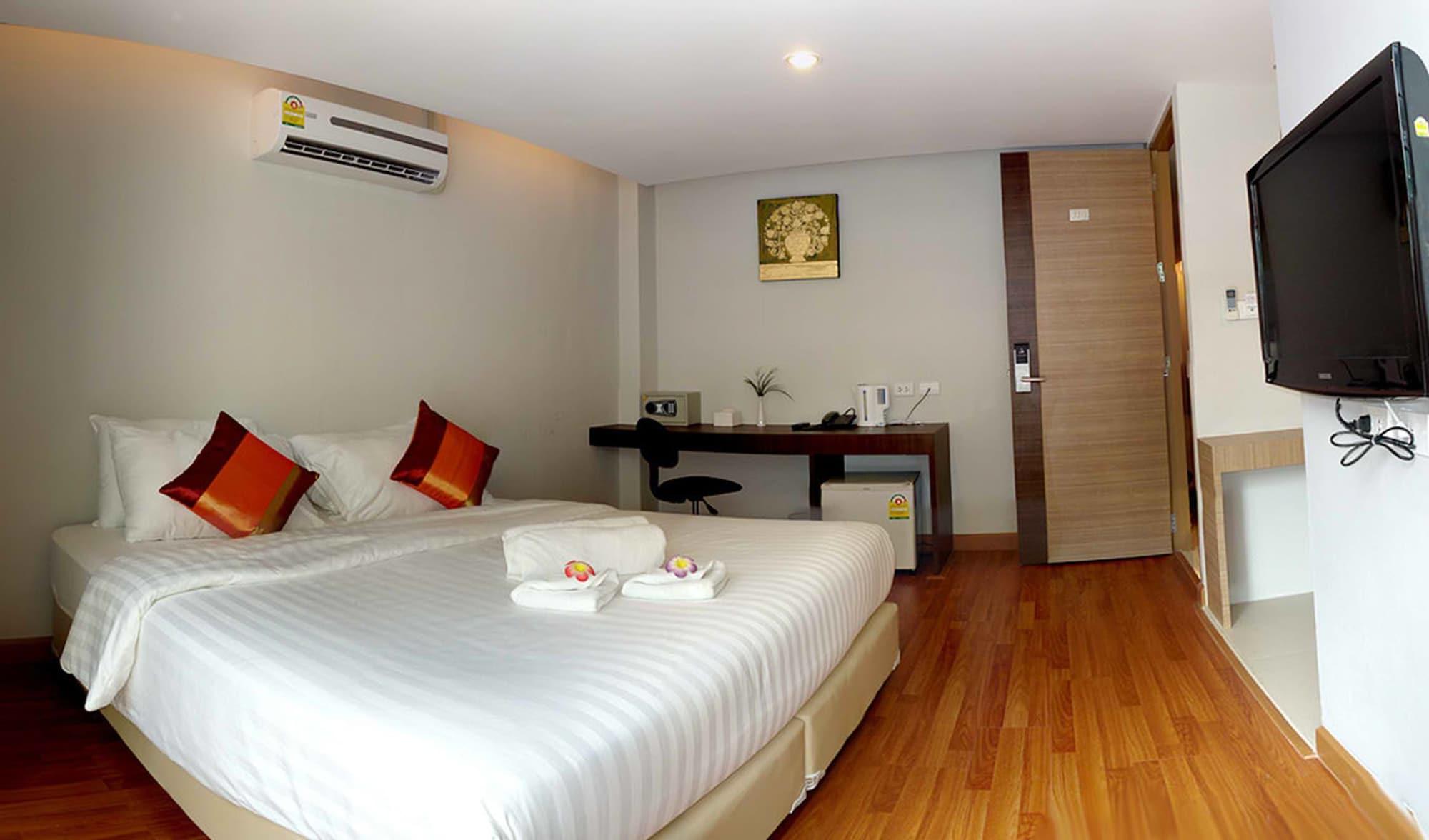 Nantra Sukhumvit 39 Hotel Bangkok Exterior photo