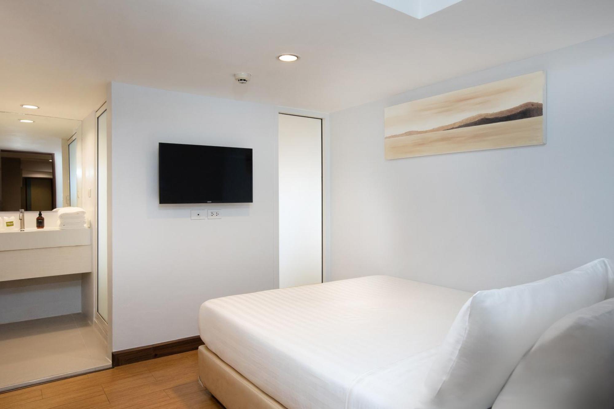 Nantra Sukhumvit 39 Hotel Bangkok Exterior photo