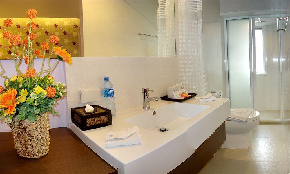 Nantra Sukhumvit 39 Hotel Bangkok Exterior photo