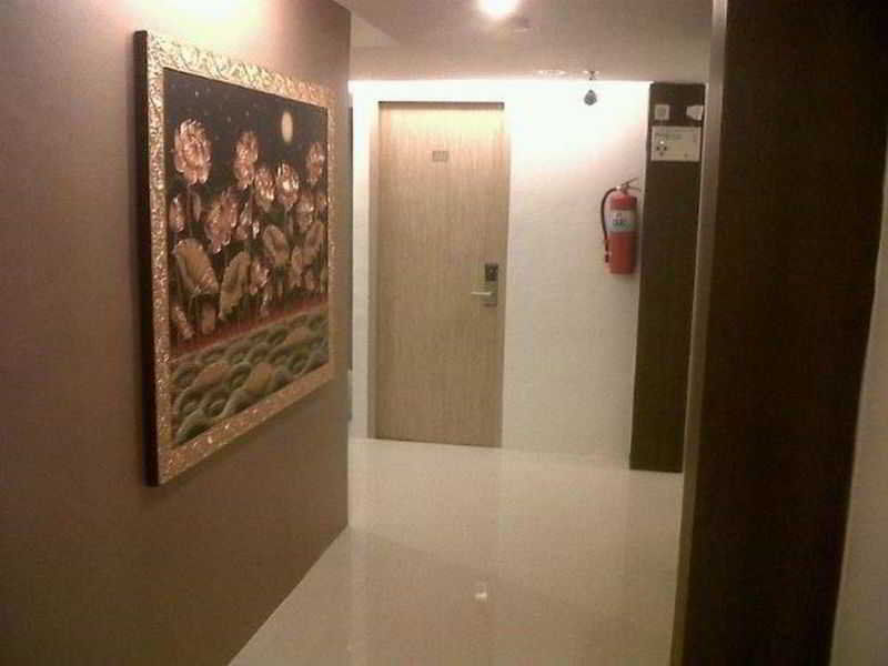 Nantra Sukhumvit 39 Hotel Bangkok Exterior photo