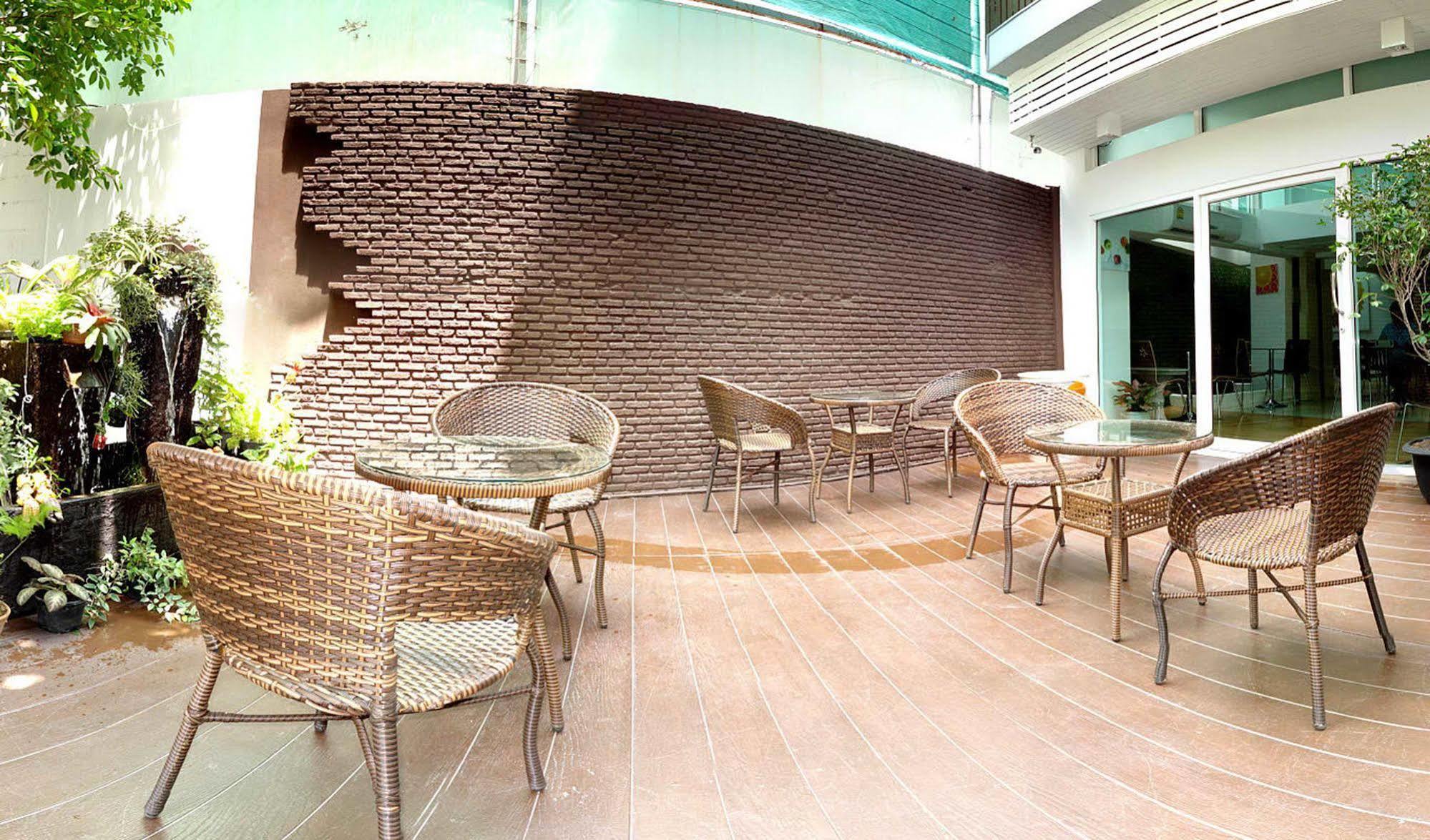 Nantra Sukhumvit 39 Hotel Bangkok Exterior photo