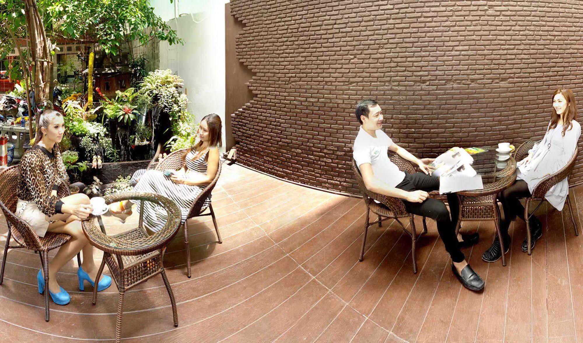 Nantra Sukhumvit 39 Hotel Bangkok Exterior photo